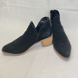 BLONDO Waterproof Black Leather Ankle Boots w/ 2" Stacked Heel Sz 8